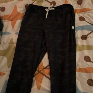 Vuori Women’s Camo Joggers